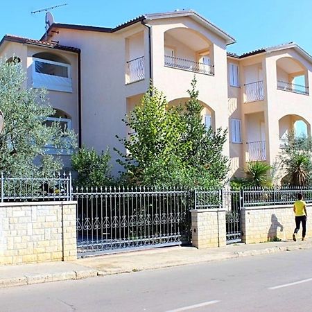 House Laura 200M From The Beach And The Center Διαμέρισμα Πόρετς Εξωτερικό φωτογραφία