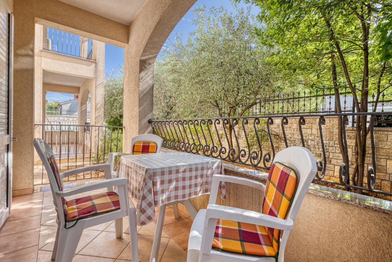 House Laura 200M From The Beach And The Center Διαμέρισμα Πόρετς Εξωτερικό φωτογραφία